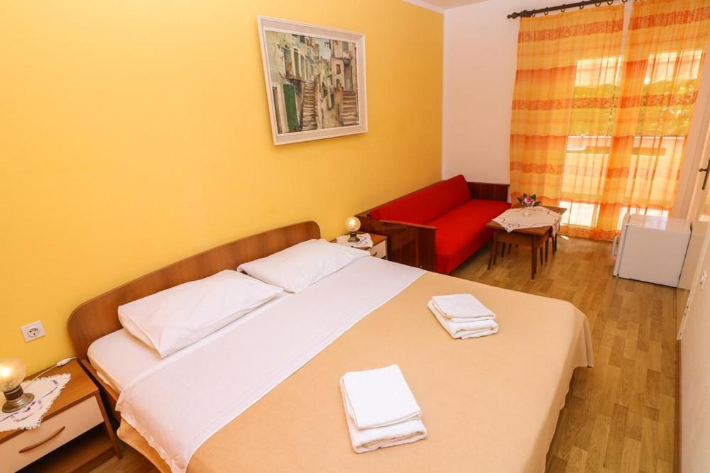 Double Rooms Tomica 2 With Balcony Башка Екстер'єр фото