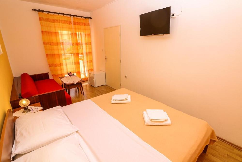 Double Rooms Tomica 2 With Balcony Башка Екстер'єр фото