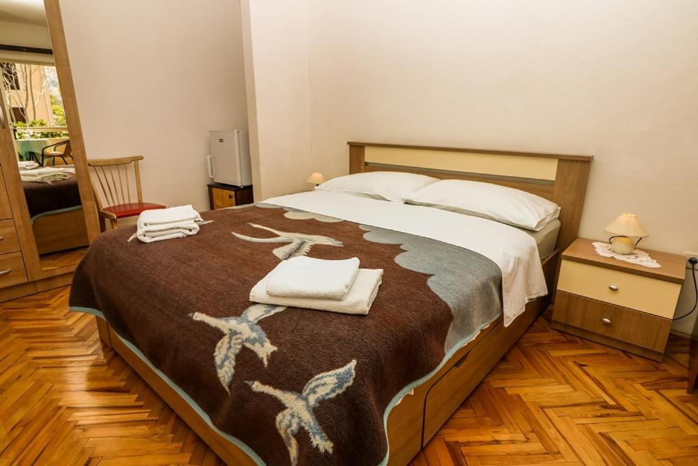 Double Rooms Tomica 2 With Balcony Башка Екстер'єр фото