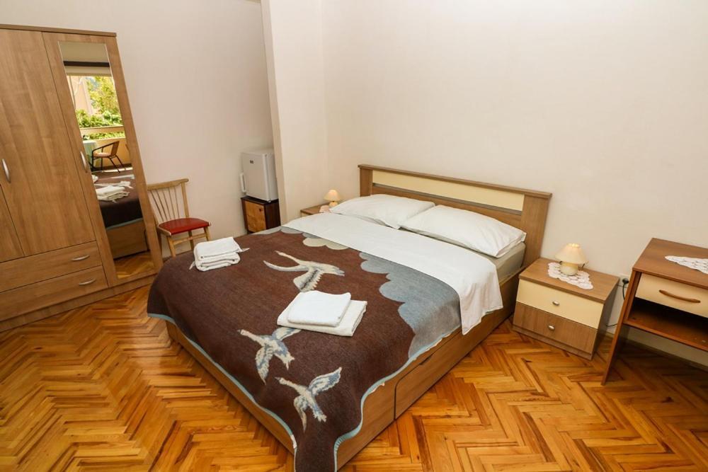Double Rooms Tomica 2 With Balcony Башка Екстер'єр фото