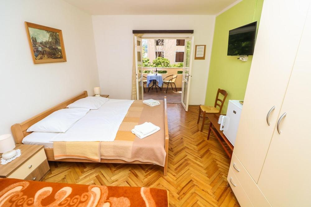 Double Rooms Tomica 2 With Balcony Башка Екстер'єр фото